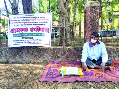 Highway quadrangle: Vitthal Gurav's indefinite fast begins | महामार्ग चौपदरीकरण :विठ्ठल गुरव यांचे बेमुदत उपोषण सुरू