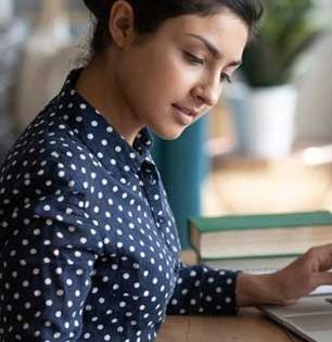 एसीत बसून काम केल्यानं बिघडतंय तुमचं पोट, पचनाचे आजार वाढले? पाहा एसीतल्या नोकरीचा भलताच आजार