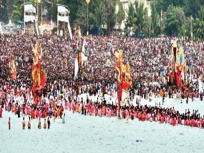 Ganesh visarjan Mumbai | पाणावलेल्या डोळ्यांनी बाप्पाला निरोप