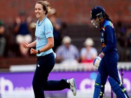 World Cup: Indian women's batsmen lose; Defeated by England | विश्वचषक: भारतीय महिला फलंदाजांची हाराकिरी; इंग्लंडकडून झाला पराभव