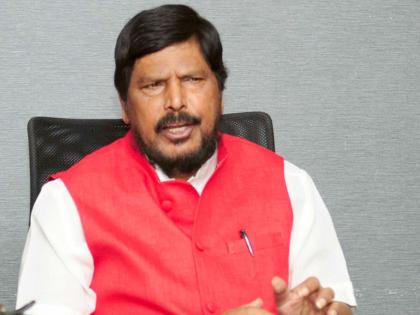 मुंबईत रिपब्लिकन पक्षाला १७ ऐवजी १२ जागा : आठवले - Marathi News | Republican Party gets 12 seats instead of 17 in Mumbai: Athawale | Latest News at Lokmat.com