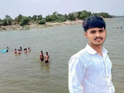 A young man who went for a swim drowned in the Godavari river; his body was found two hours later | पोहायला गेलेला तरुण गोदावरी नदीत बुडाला; दोन तासानंतर मृतदेह हाती लागला A young man who went for a swim drowned in the Godavari river; his body was found two hours later | पोहायला गेलेला तरुण गोदावरी नदीत बुडाला; दोन तासानंतर मृतदेह हाती लागला