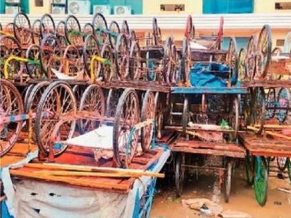 in mumbai bmc action against hawkers about 713 handcart seized in seven days | अतिक्रमण करणाऱ्या फेरीवाल्यांना महापालिकेचा दणका; सात दिवसांत ७१३ हातगाड्या जप्त