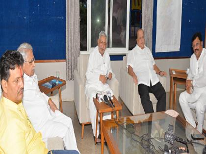 Leaders agree on Kolhapur boundary extension, decide to insist on meeting with Chief Minister | कोल्हापूरच्या हद्दवाढीवर नेत्यांचे एकमत, मुख्यमंत्र्यांकडे बैठकीसाठी आग्रह धरण्याचा निर्णय
