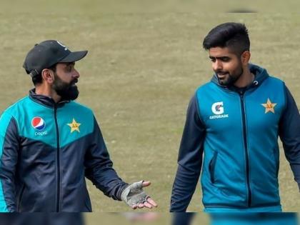 T20 World Cup: Big blow for Pakistan, Mohammad Hafeez doubtful for T20 WC after contracting dengue | T20 World Cup: पाकिस्तानला मोठा धक्का; प्रमुख फलंदाजाला डेंग्यू झाला, वर्ल्ड कप स्पर्धेला मुकण्याची चिन्हं