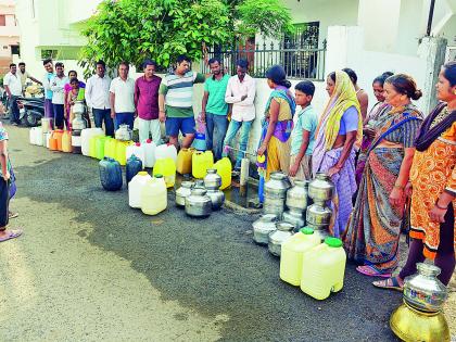 Water leakage: Taps only for several hours at several places | पाण्यासाठी हाहाकार :अनेक ठिकाणी केवळ तासभरच नळ 