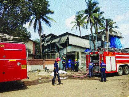 Panic in Tarapur for fear of air leak; Chemical tank rupture and chemical leakage | वायुगळतीच्या भीतीने तारापूरमध्ये घबराट; केमिकल टँक फुटून रसायनाची गळती