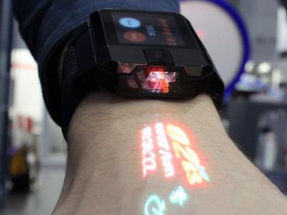 Now inbuilt smartwatch with projector | आता इनबिल्ट प्रोजेक्टरयुक्त स्मार्टवॉच