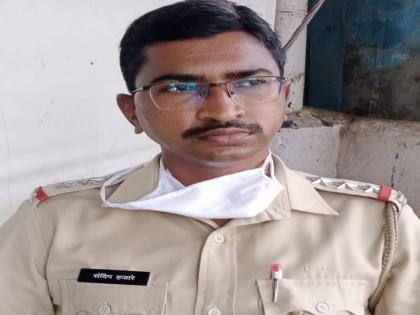 Police officer arrested for soliciting bribe to help in crime | गुन्ह्यात मदत करण्यासाठी लाच मागणारा पोलीस अधिकारी अटकेत