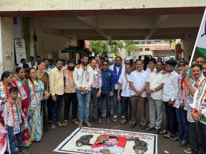 Nationalists aggressive against Laxman Hake in Baramati; Protested by holding a joint protest | बारामतीत लक्ष्मण हाके यांच्या विरोधात राष्ट्रवादी आक्रमक;जोडेमारो आंदोलन करीत केला निषेध Nationalists aggressive against Laxman Hake in Baramati; Protested by holding a joint protest | बारामतीत लक्ष्मण हाके यांच्या विरोधात राष्ट्रवादी आक्रमक;जोडेमारो आंदोलन करीत केला निषेध