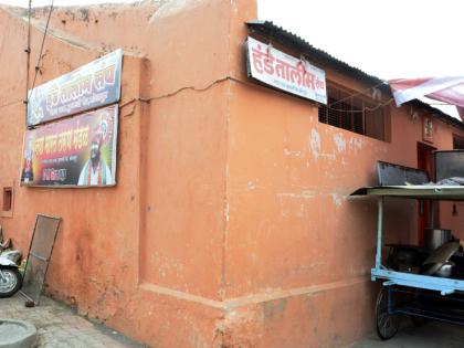 Solapuri Shaddu; Hatha Talamani Malla made by Hattoor's red clay | सोलापुरी शड्डू; हत्तूरच्या लाल मातीने घडविले हंडे तालमीचे मल्ल