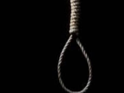 Daughter commits suicide without mother's surgery | आईची शस्त्रक्रिया न झाल्याने मुलीची आत्महत्या