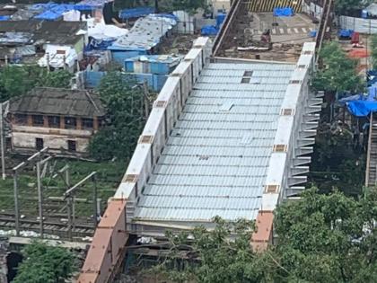 Hancock disrupts 350 families in 100-year-old buildings | हँकॉकमुळे १०० वर्ष जुन्या इमारतींमधील ३५० कुटुंबे बाधित