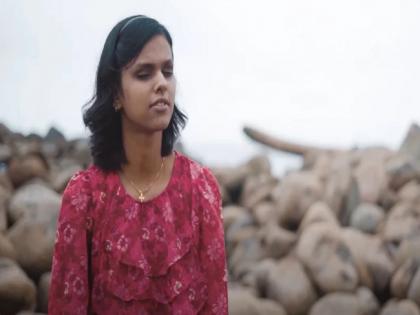 Hannah from Kochi, Kerala is visually impaired and scored 496 out of 500 in Class 12 | अभिमानास्पद! डोळ्यांनी दिसत नसतानाही १२ वीत मिळवले ५०० पैकी ४९६ गुण 