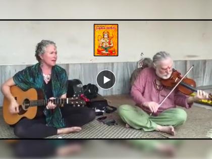 Hanuman Chalisa sang with guitar in modern way by foreigner singer you will just love this video which got viral on social media | Hanuman Chalisa Viral Video: हातात गिटार अन् मुखी हनुमान चालिसा... विदेशी गायिकेचा हा Video एकदा बघाच