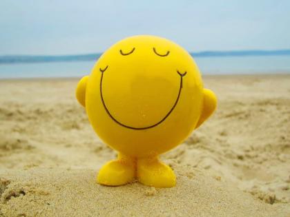 Keep calm and stay happy; but how? Read simple tricks to keep the mind happy! | 'मन करारे प्रसन्न, सर्व सिद्धीचे कारण'; वाचा मन प्रसन्न ठेवण्याच्या सोप्या ट्रिक्स!