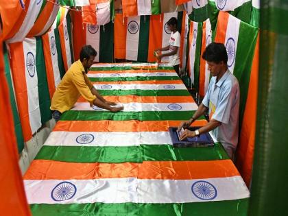 As many as 70 percent of national flags for 'Har Ghar Triranga' are substandard; 8 lakh flags sent back | ‘हर घर तिरंगा‘साठी आलेले तब्बल ७० टक्के राष्ट्रध्वज निकृष्ट; ८ लाख ध्वज पाठविले परत