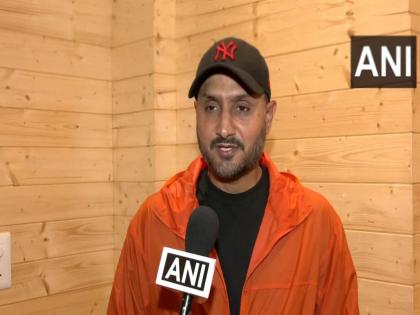 former cricketer Harbhajan Singh said, Team India should not travel to Pakistan for 2025 Champions Trophy  | Champions trophy : पाकिस्तानमध्ये Team India ला खूप धोका आहे; हरभजनची संतप्त प्रतिक्रिया