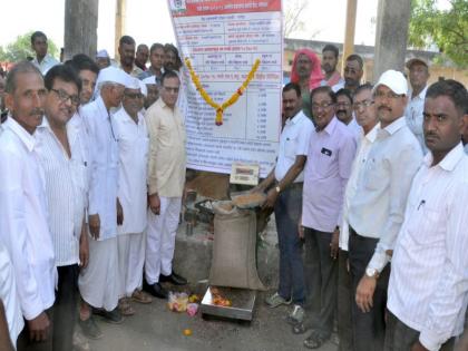 Inauguration of grocery shopping center at Nandurbar Market Committee | नंदुरबार बाजार समितीत हरभरा खरेदी केंद्राचे उद्घाटन