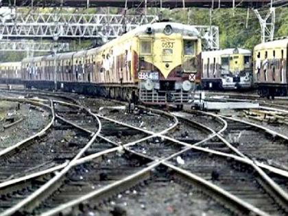 no special train service for railway staff on the Harbor route | CoronaVirus News: हार्बर मार्गावर रेल्वे कर्मचाऱ्यांसाठी विशेष रेल्वे सेवा नाही 