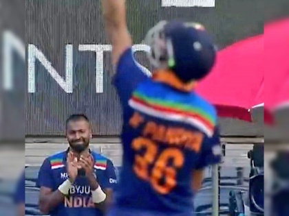IND vs ENG, 1st ODI : Hardik Pandya Had Tears In His Eyes When Krunal Pandya Scored Fifty, krunal verbal between Tom Curran  | IND vs ENG, 1st ODI, Krunal Pandya : भावाला रडताना पाहून हार्दिक पांड्याच्याही डोळ्यात आलं पाणी, Unseen Photo!
