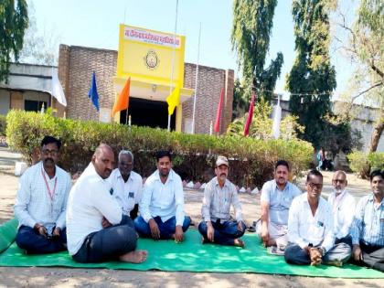 strike by non-teaching staff; | शिक्षकेतर कर्मचाऱ्यांचे कामबंद आंदोलन; २० फेब्रुवारीपासून बेमुदत संप पुकारणा