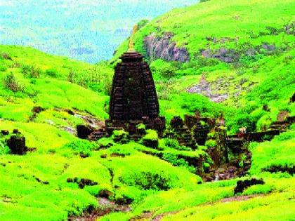 Going to Harishchandragad caution: The look of trekkers will remain on alcoholic beverages | हरिश्चंद्रगडावर जाताय सावधान : मद्यपींवर राहणार ट्रेकर्सची नजर