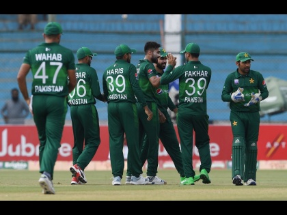 Pakistan’s fast-bowler Haris Rauf tests positive for fourth time | पाकिस्तानला मोठा धक्का; चौथ्यांदा कोरोना पॉझिटिव्ह सापडला गोलंदाज