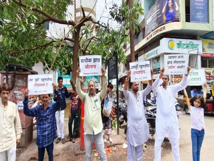 Harit Satara agitation due to unknown youths cutting down the trees planted by the municipality | व्यापार करा पण, झाड तोडायचा ‘उद्योग’ नको; हरित साताराचे अभिनव आंदोलन