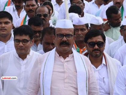 Surrendering to Mahatma Gandhi is an ideological defeat for the RSS Congress's scathing attack | महात्मा गांधींना शरण जाणे हा राष्ट्रीय स्वयंसेवक संघाचा वैचारिक पराभव; काँग्रेसचा खोचक टोला