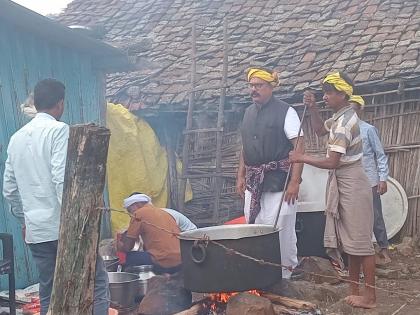 स्वतः जेवण बनवले, मुक्कामी राहिले, काँग्रेसच्या प्रदेशाध्यक्षांनी सातपुडा पर्वतरांगातील आदिवासींसोबत साजरी केली दिवाळी