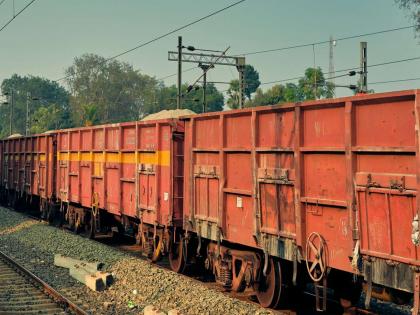 Haryana woman was gang raped in a train parked at the station and later thrown on the tracks | नवऱ्याशी भांडूण स्टेशनवर बसली अन्...पानिपतमध्ये रेल्वेच्या डब्यात महिलेवर अत्याचार; रेल्वेखाली आल्याने गमावला पाय Haryana woman was gang raped in a train parked at the station and later thrown on the tracks | नवऱ्याशी भांडूण स्टेशनवर बसली अन्...पानिपतमध्ये रेल्वेच्या डब्यात महिलेवर अत्याचार; रेल्वेखाली आल्याने गमावला पाय