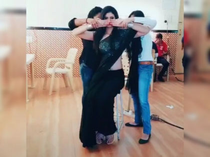 Mohammed Shami's wife Hasin jahan shared more dance videos said hathi gujarta hai to kutte bhokte svg | Mohammed Shamiच्या पत्नीनं ट्रोलर्सना सुनावलं; तीन व्हिडीओ शेअर करत घेतला समाचार 