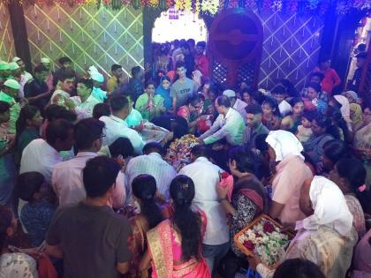 Crowds for Pir Babar Sheikh Urusa at Hatis Ratnagiri , Salute by Police Force Dogs | Ratnagiri News: हातीस येथे पीर बाबरशेख उरूसासाठी गर्दी, पोलिस दलाच्या श्वानातर्फे सलामी 