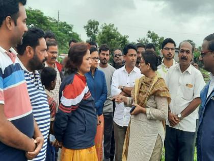 District officials visited Bhendwade, Khochi in Hatkanangle taluka in view of possible flood situation | Kolhapur: आपत्ती प्रवण गावातील तलाठी, ग्रामविकास अधिकारी, वैद्यकीय अधिकाऱ्यांनी गावात राहा - प्रांताधिकारी