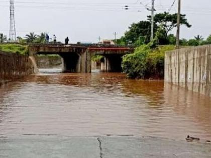 Heavy rainfall in Hatkanangale kolhapur district, railway subway blocked due to water | कोल्हापूर: हातकणंगलेमध्ये ढगफुटी सदृश्य पाऊस, रेल्वे भुयारी मार्ग पाण्याखाली; 'या' मार्गावरील वाहतूक विस्कळीत