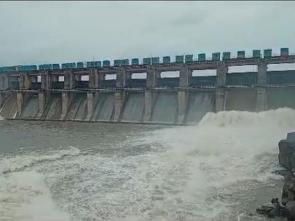 Jalgaon: Ten gates of Hatnoor dam opened, jaggery project filled even in riprip rains, two gates open | Jalgaon: हतनूर धरणाचे दहा दरवाजे उघडले, रिपरिप पावसातही गूळ प्रकल्प भरला, दोन दरवाजे खुले