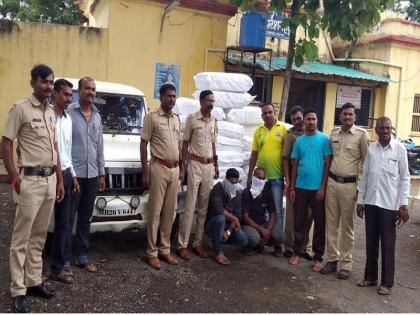 Police found illegal gutkha in Hatta; 5 lakhs of vehicles seized with | हट्टा येथे पोलिसांनी अवैध गुटखा पकडला; वाहनासह ५ लाखाचा मुद्देमाल जप्त 