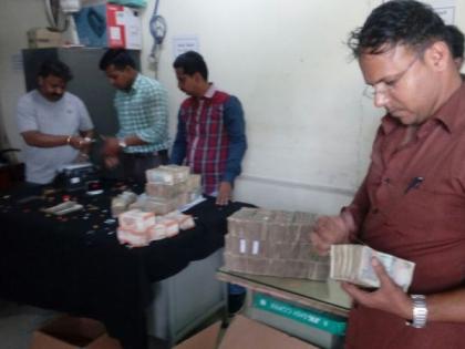 In Nagpur, the police officer has created a conspiracy to rob the cash | नागपुरात पोलीस अधिकाऱ्यानेच रचले रोकड लुटण्याचे षडयंत्र