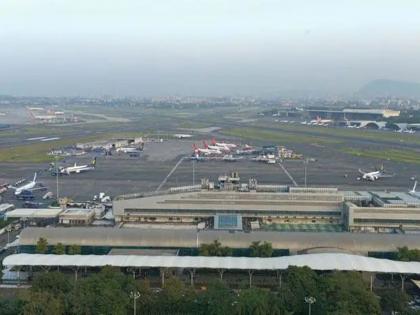 Record: One plane takes off every minute and a half; Mumbai Airport's new high | विक्रम: दर दीड मिनिटाला एका विमानाचे टेक ऑफ; मुंबई विमानतळाचा नवा उच्चांक