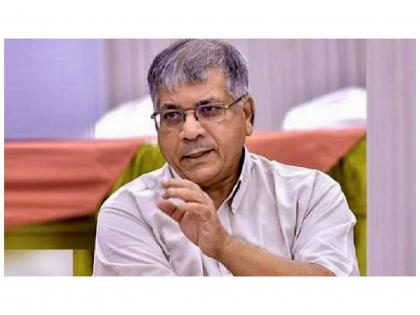 case of split in Shiv Sena is pending; the state government is currently surviving due to the stay of Supreme Court - Adv. Prakash Ambedkar | सर्वोच्च न्यायालयाच्या 'स्टे'वर राज्य सरकार टिकून - ॲड. प्रकाश आंबेडकर