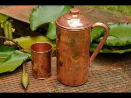 Side effects of copper vessel water right way of copper water drinking | तांब्याच्या भांड्यातील पाण्याने केवळ फायदाच नाही तर नुकसानही होतं, जाणून योग्य पद्धत...