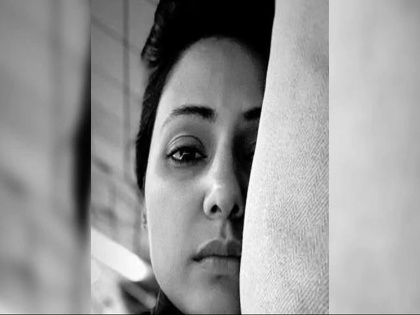 Heena Khan became depressed, photo viral on social media | हीना खान म्हणून झाली उदास, सोशल मीडियावर फोटो व्हायरल