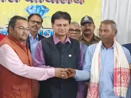 A laborer became a millionaire in one day, Anand had no hope, said... | एका दिवसात मजूर बनला करोडपती, आनंदाला उरला नाही पारावार, म्हणाला...