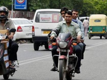 Bikers dont follow the rule of 'helmet' in Washim district! | वाशिम जिल्ह्यात ‘हेल्मेट’ वापरला चालकांचा कोलदांडा !