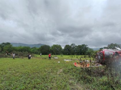 Helicopter crashes near Poud in Pune Passengers safe one admitted to hospital | Helicopter Crash Pune: पुण्यातील पौडजवळ हेलिकॉप्टर कोसळले; प्रवासी सुखरूप, एक जण रुग्णालयात दाखल