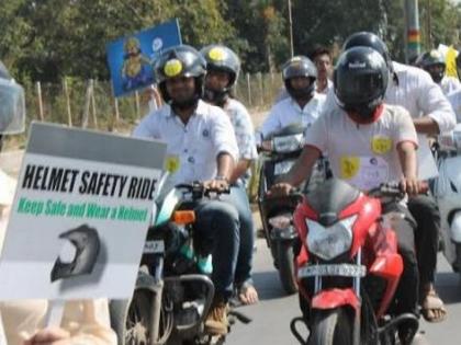 Helicopter twin-wheelers seen in rural areas | ग्रामीण भागातही दिसू लागले हेल्मेटवापरणारे दुचाकीस्वार