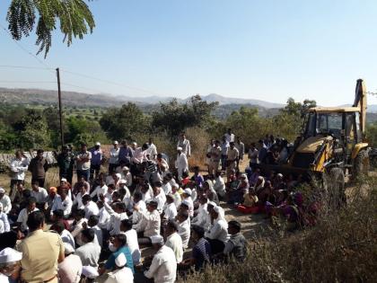 Farmers undertook work on Rokhale Nilvande Canal | शेतक-यांनी रोेखले निळवंडे कालव्यांचे काम