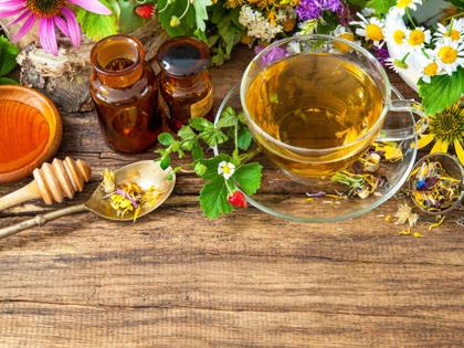 drink these five herbal teas to get relief from bloating | 'या' हर्बल टी आहेत इतक्या गुणकारी की ब्लोटिंगपासून तर सुटका मिळतेच पण आणखीही फायदे