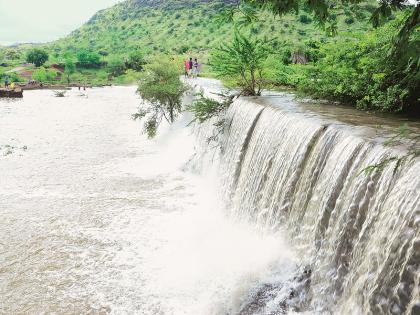 Hersul Lake full, the crowd of spectators increased, the police increased security | हर्सूल तलाव तुडुंब, बघ्यांची गर्दी वाढल्याने पोलीस बंदोबस्त वाढविला